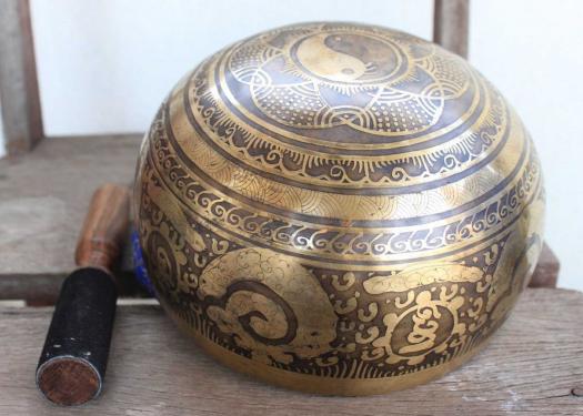 Tibetan Singing Bowl 19cm x 9cm, Om Symbol, 7 Metals Note "G" - Gallery